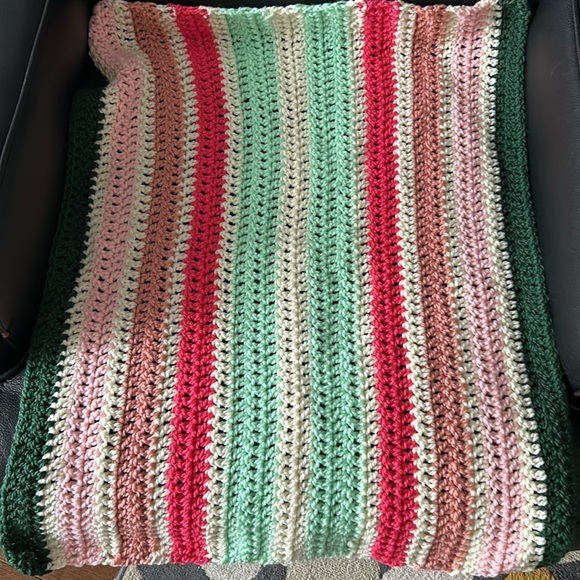Handmade crochet blanket - Picture 2 of 4